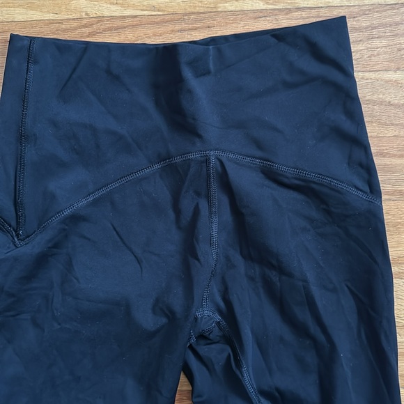 Victoria’s Secret V-shred black leggings - Picture 4 of 5